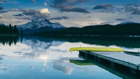 Обои небо, вода, озеро, отражение, лето, гора, лодка, отпуск, the sky, water, lake, reflection, summer, mountain, boat, vacation разрешение 5775x3850 Загрузить