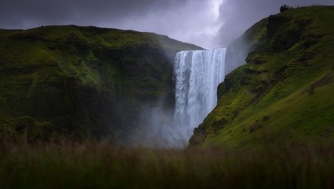 Обои трава, горы, скалы, водопад, исландия, боке, grass, mountains, rocks, waterfall, iceland, bokeh разрешение 2048x1152 Загрузить