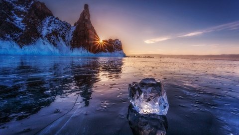 Обои озеро, закат, скала, лёд, озеро байкал, остров ольхон, мыс хобой, lake, sunset, rock, ice разрешение 2000x1361 Загрузить