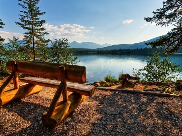 Обои небо, озеро, скамейка, канада, джаспер, провинция альберта, the sky, lake, bench, canada, jasper, alberta разрешение 2560x1600 Загрузить