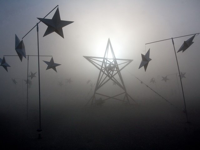 Обои свет, звезды, туман, light, stars, fog разрешение 1920x1440 Загрузить