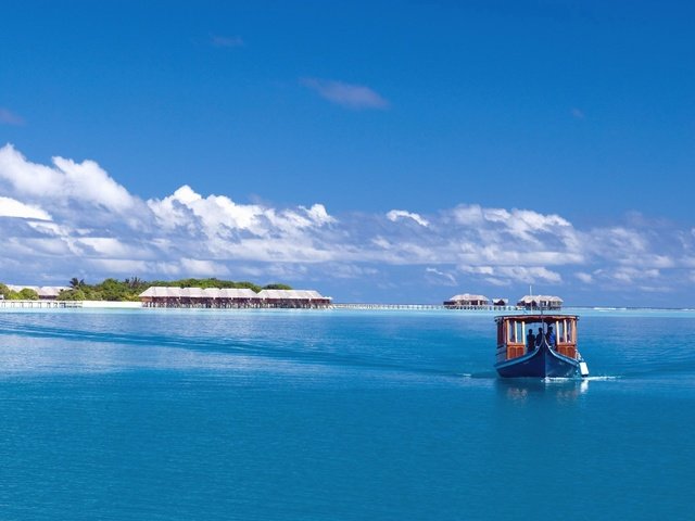 Обои лодка, остров, бунгало, тропики, мальдивы, boat, island, bungalow, tropics, the maldives разрешение 3000x1992 Загрузить