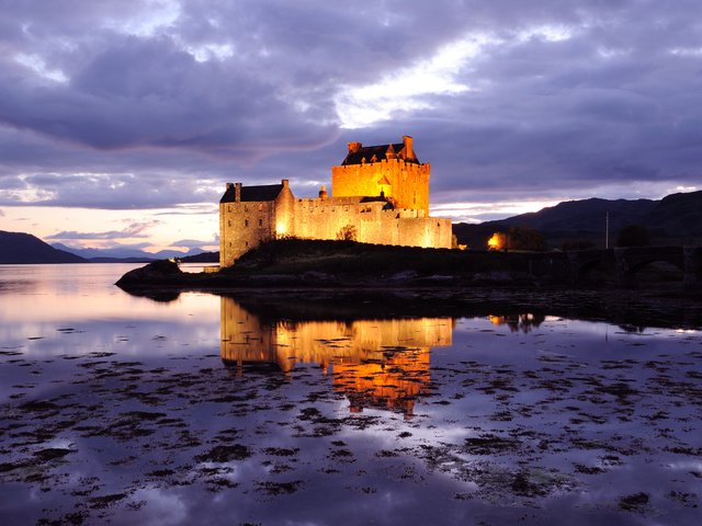 Обои огни, вода, природа, замок, сумерки, шотландия, lights, water, nature, castle, twilight, scotland разрешение 2560x1600 Загрузить