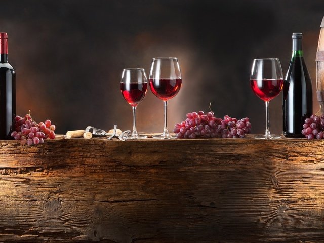 Обои дерево, виноград, вино, бокалы, бочка, красное вино, бутылка вина, несколько бутылок дорогого вина и виноград, tree, grapes, wine, glasses, barrel, red wine, a bottle of wine, a few bottles of expensive wine and grapes разрешение 2560x1600 Загрузить