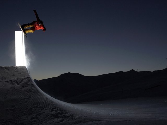 Обои свет, ночь, сноуборд, cноуборд, трамплин, light, night, snowboard, jump разрешение 2560x1600 Загрузить