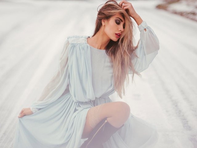 Обои девушка, платье, блондинка, взгляд, волосы, girl, dress, blonde, look, hair разрешение 2048x1433 Загрузить