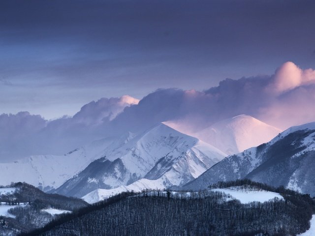 Обои небо, облака, снег, зима, италия, апеннинские горы, the sky, clouds, snow, winter, italy, the apennine mountains разрешение 2048x1365 Загрузить