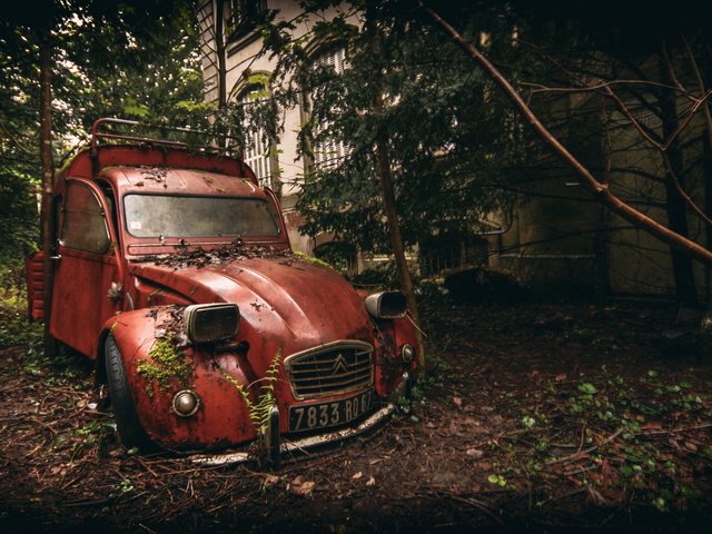 Обои заброшенная, ситроен, decaying, ржавая, abandoned, citroen, rusty разрешение 2560x1511 Загрузить