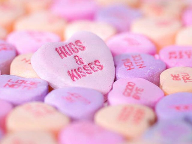 Обои макро, конфеты, сердце, hugs_kisses, macro, candy, heart разрешение 1920x1200 Загрузить