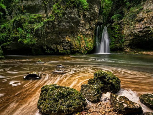 Обои камни, скала, ручей, водопад, швейцария, мох, la tine de conflens, stones, rock, stream, waterfall, switzerland, moss разрешение 2880x1919 Загрузить