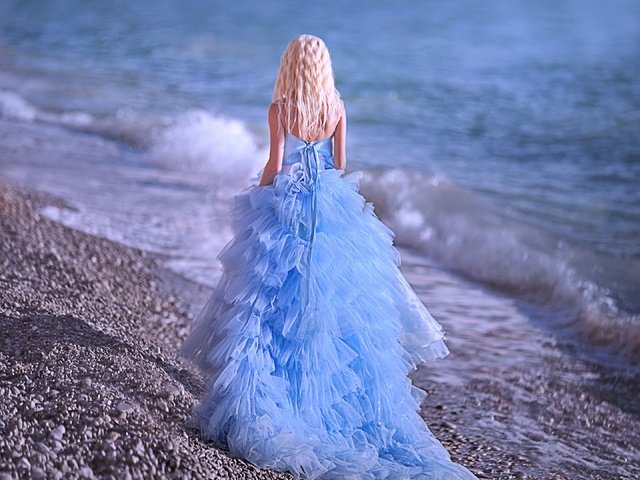 Обои девушка, море, платье, блондинка, спина, girl, sea, dress, blonde, back разрешение 2880x2229 Загрузить