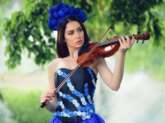 Обои девушка, платье, скрипка, модель, almis misca, girl, dress, violin, model разрешение 2048x1367 Загрузить