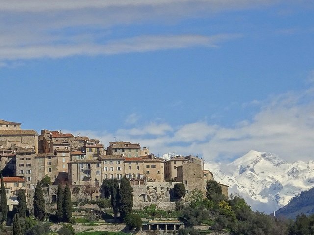 Обои горы, пейзаж, дома, франция, карро, mountains, landscape, home, france, carros разрешение 2048x1165 Загрузить