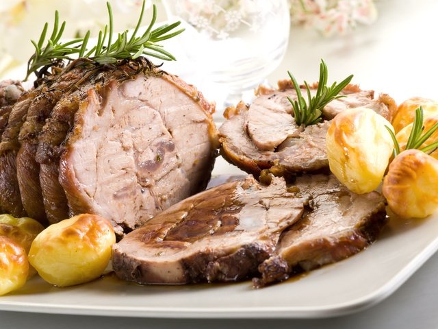 Обои мясо, картофель, розмарин, буженина, meat, potatoes, rosemary, pork разрешение 3600x2377 Загрузить