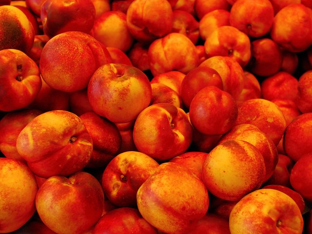 Обои фрукты, нектарин, нектарины, fruit, nectarine, nectarines разрешение 2560x1600 Загрузить