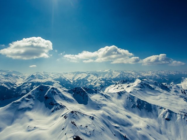 Обои небо, облака, горы, снег, природа, зима, альпы, горные рельефы, the sky, clouds, mountains, snow, nature, winter, alps, mountain relief разрешение 2048x1368 Загрузить