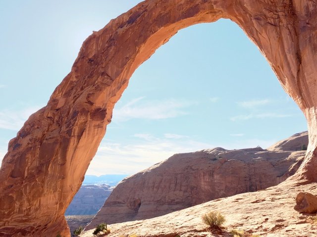 Обои небо, облака, горы, природа, скала, каньон, арка, the sky, clouds, mountains, nature, rock, canyon, arch разрешение 3840x2160 Загрузить