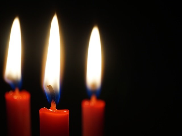 Обои свечи, пламя, огонь, черный фон, candles, flame, fire, black background разрешение 6000x4000 Загрузить