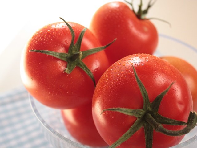 Обои капли, овощи, помидоры, томаты, drops, vegetables, tomatoes разрешение 4272x2848 Загрузить