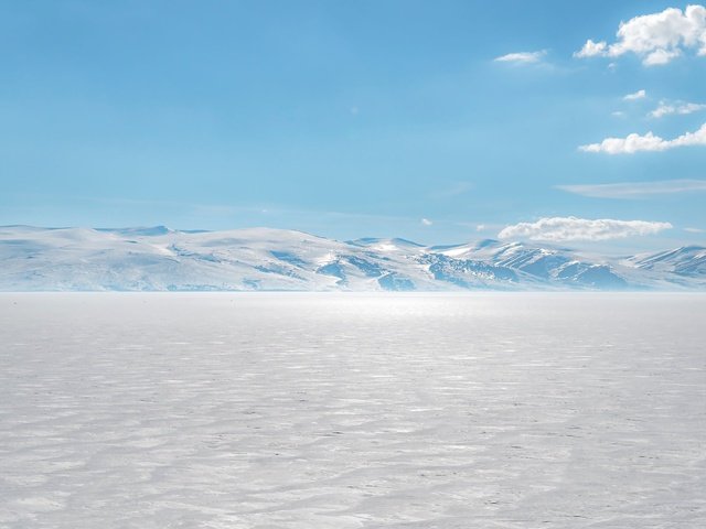 Обои снег, замерзшее озеро, snow, frozen lake разрешение 2500x1629 Загрузить