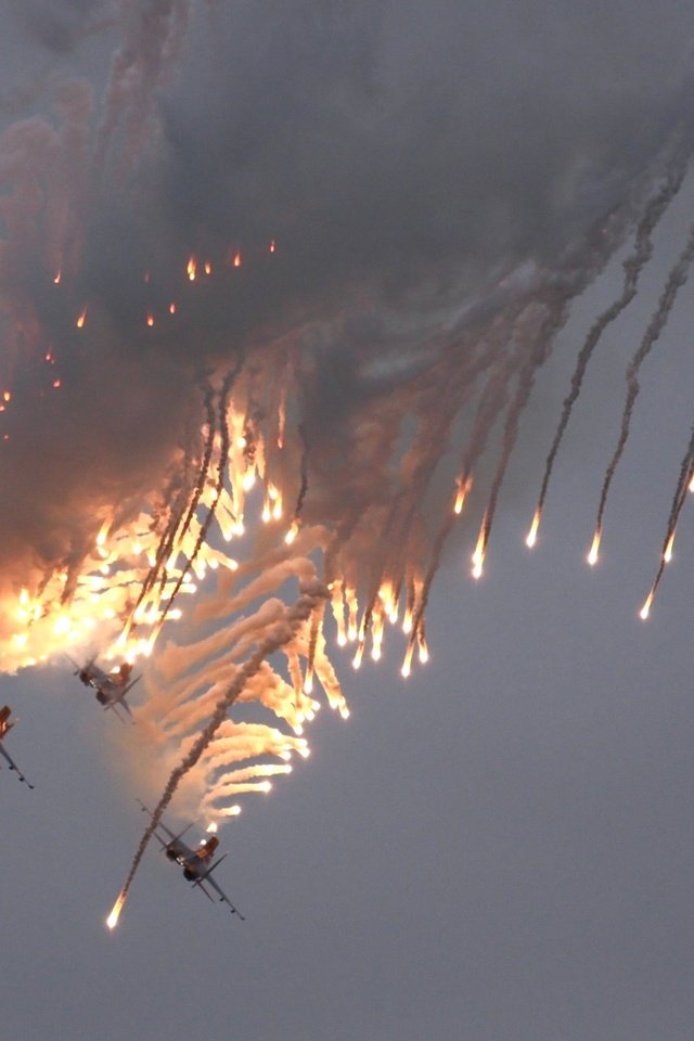 Обои самолет, полет, авиашоу, макс, русские витязи, the plane, flight, airshow, max, russian knights разрешение 2000x1485 Загрузить