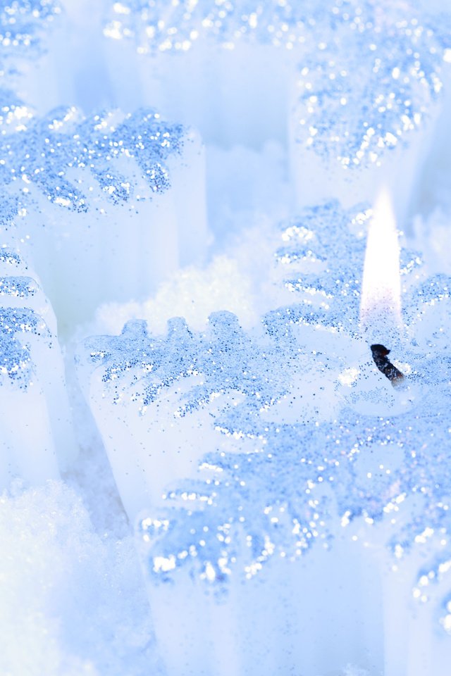 Обои снег, свечи, белый, snow, candles, white разрешение 2560x1600 Загрузить