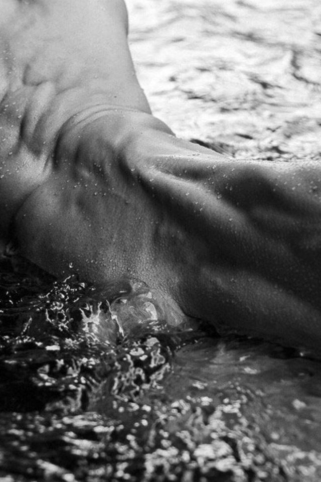 Обои вода, чб, тело, ню, water, bw, body, nude разрешение 1920x1200 Загрузить