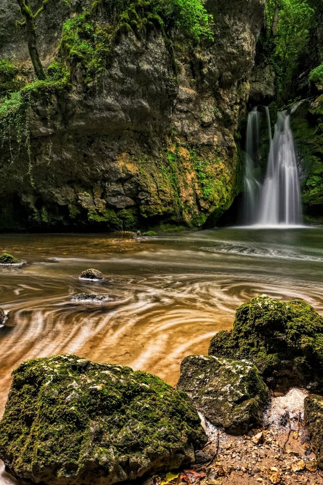 Обои камни, скала, ручей, водопад, швейцария, мох, la tine de conflens, stones, rock, stream, waterfall, switzerland, moss разрешение 2880x1919 Загрузить