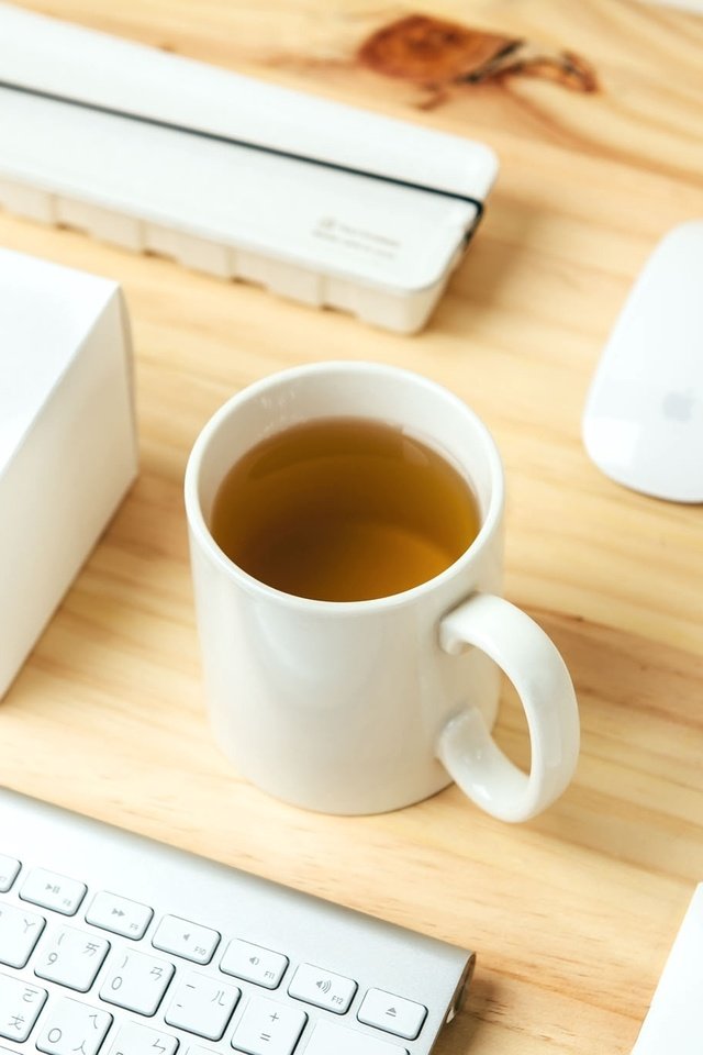 Обои клавиатура, чашка, чай, keyboard, cup, tea разрешение 2048x1363 Загрузить