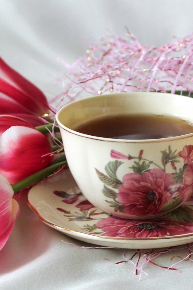 Обои розовый, тюльпаны, чашка, чай, pink, tulips, cup, tea разрешение 2200x1285 Загрузить