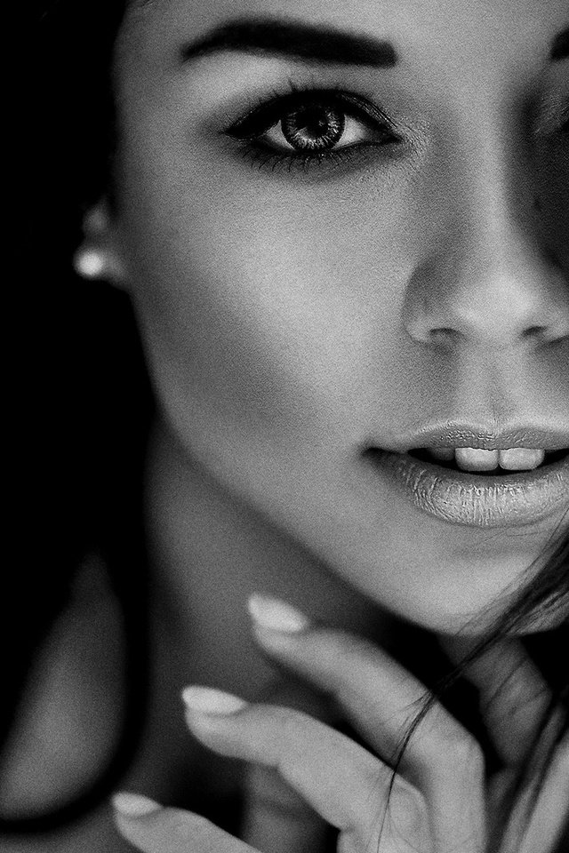 Обои девушка, портрет, взгляд, чёрно-белое, лицо, girl, portrait, look, black and white, face разрешение 2000x1333 Загрузить