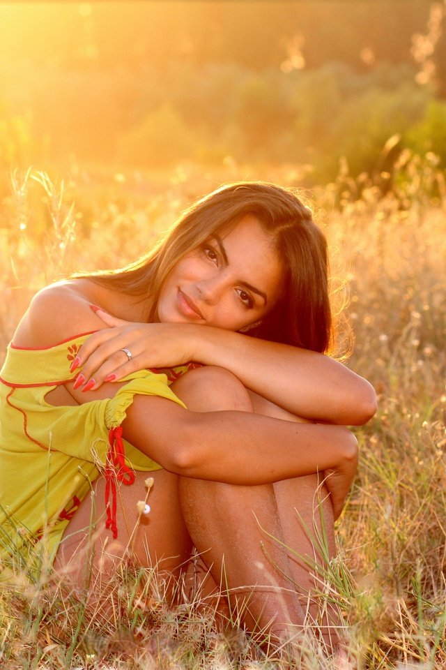 Обои трава, девушка, улыбка, взгляд, луг, волосы, grass, girl, smile, look, meadow, hair разрешение 4000x2667 Загрузить