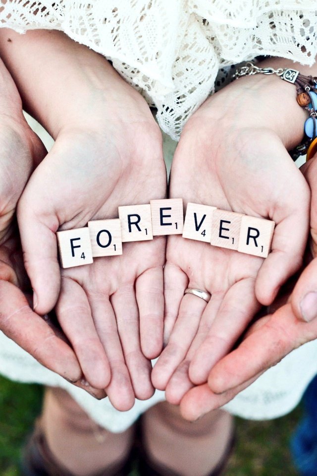 Обои любовь, романтика, пара, руки, пальцы, браслеты, ладони, forever, love, romance, pair, hands, fingers, bracelets, palm разрешение 2560x1600 Загрузить