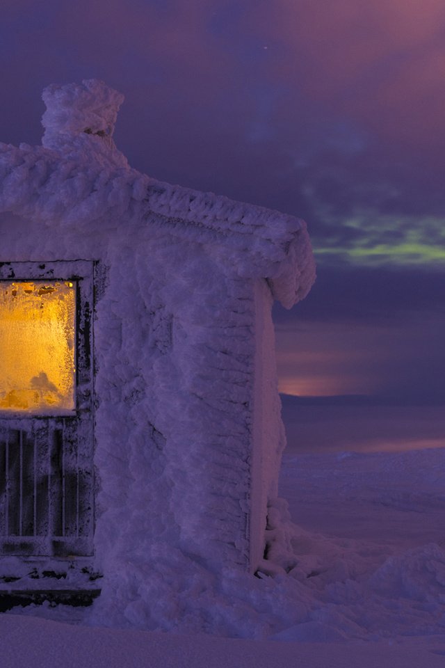 Обои свет, ночь, снег, зима, пейзаж, домик, арктика, gunar streu, light, night, snow, winter, landscape, house, arctic разрешение 1920x1200 Загрузить