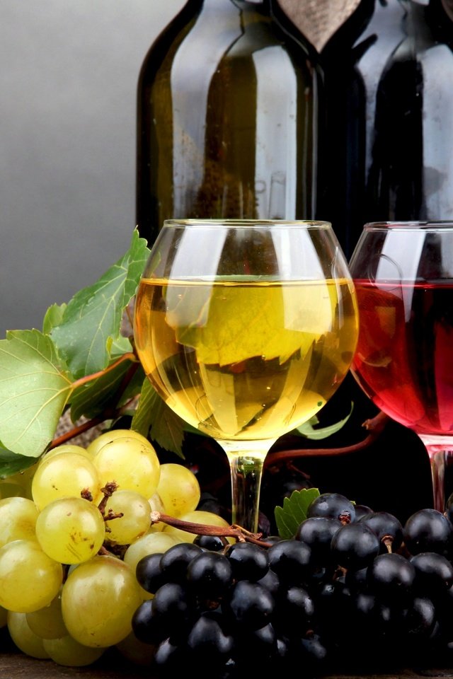 Обои виноград, вино, белое, бокалы, бутылки, красное, розовое, grapes, wine, white, glasses, bottle, red, pink разрешение 2560x1600 Загрузить