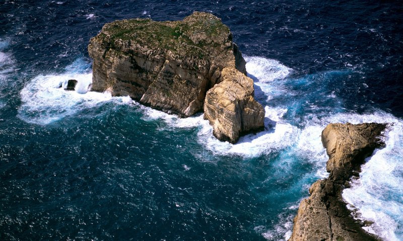 Обои скалы, океан, островок, rocks, the ocean, island разрешение 3000x2400 Загрузить