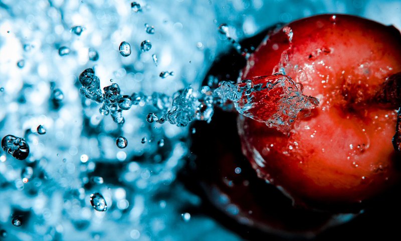 Обои капли, воды, движение, яблоко, drops, water, movement, apple разрешение 1920x1200 Загрузить