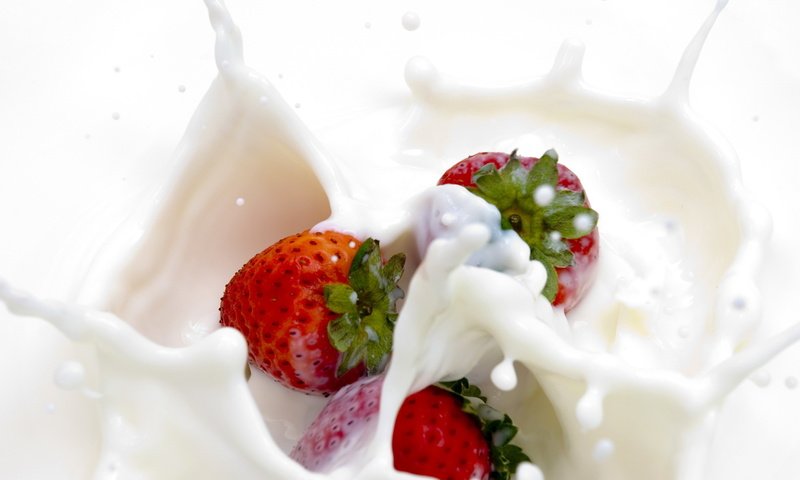Обои клубника, молоко, strawberry, milk разрешение 1920x1440 Загрузить