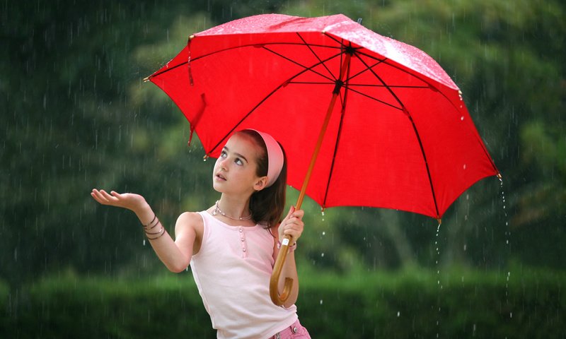 Обои девочка, дождь, красный зонт, girl, rain, red umbrella разрешение 1920x1080 Загрузить