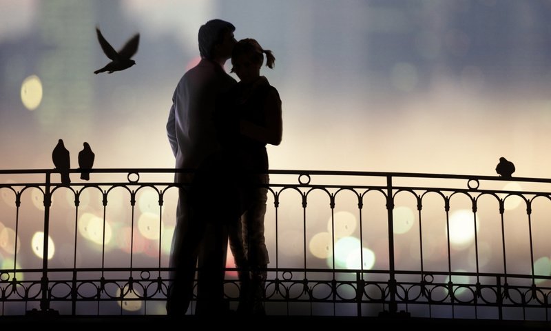 Обои огни, вечер, любовь, пара, встреча, lights, the evening, love, pair, meeting разрешение 1920x1200 Загрузить