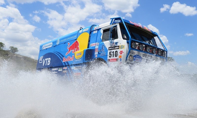 Обои небо, вода, синий, брызги, ралли, red bull, дакар, камаз, the sky, water, blue, squirt, rally, dakar, kamaz разрешение 1920x1080 Загрузить