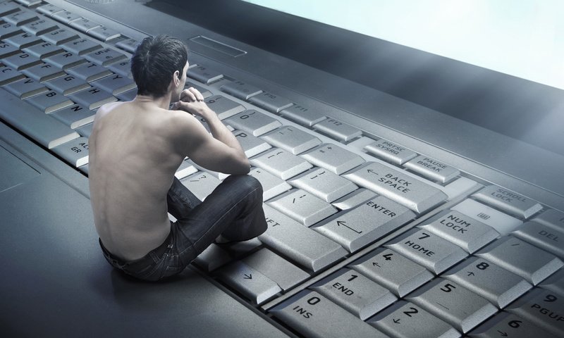 Обои парень, клавиатура, спина, ноутбук, guy, keyboard, back, laptop разрешение 1920x1080 Загрузить