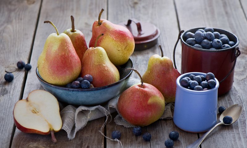 Обои фрукты, ягоды, посуда, натюрморт, груши, голубика, anna verdina, fruit, berries, dishes, still life, pear, blueberries разрешение 2000x1281 Загрузить