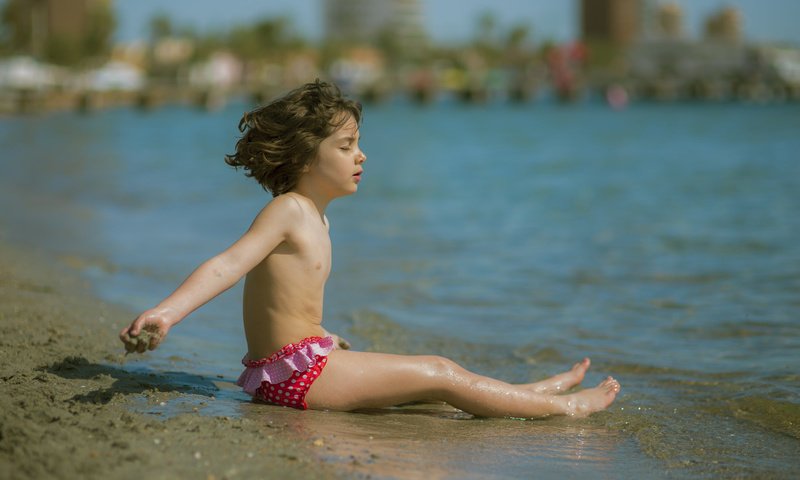 Обои настроение, море, пляж, дети, девочка, ребенок, mood, sea, beach, children, girl, child разрешение 2048x1367 Загрузить