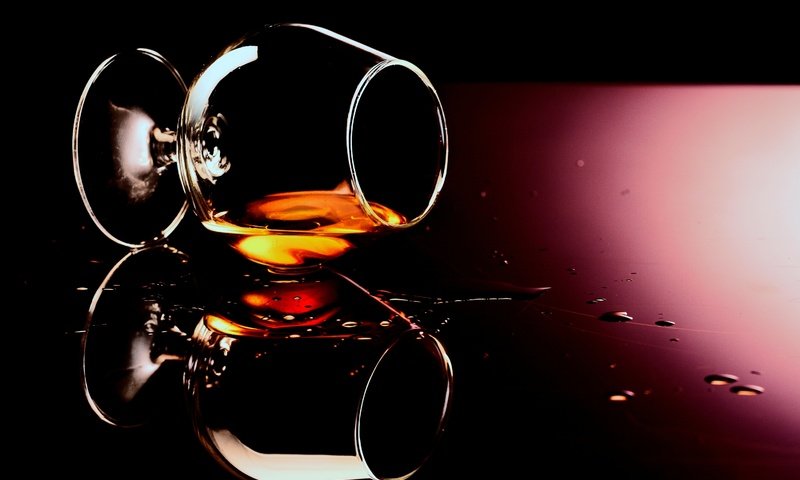 Обои фон, напиток, капли, бокал, стекло, алкоголь, коньяк, background, drink, drops, glass, alcohol, cognac разрешение 3000x2000 Загрузить