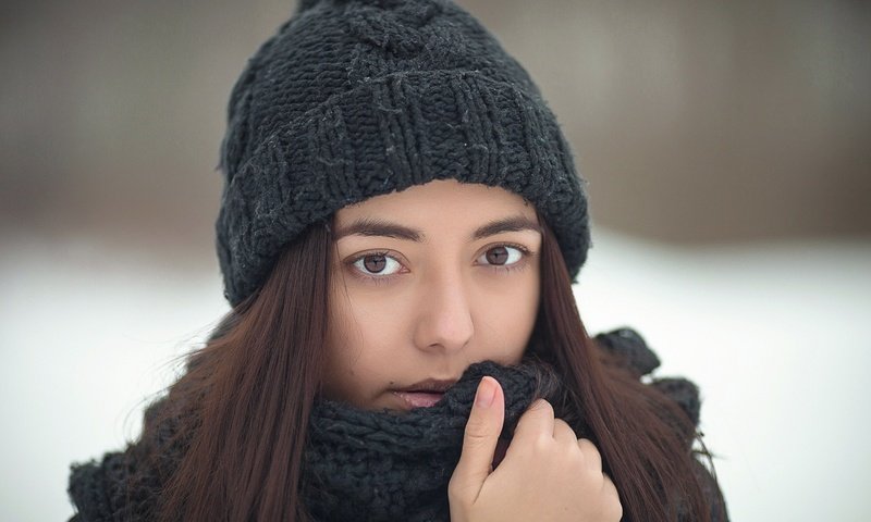 Обои глаза, зима, девушка, портрет, лицо, шапка, карие, шатенка, eyes, winter, girl, portrait, face, hat, brown, brown hair разрешение 2048x1365 Загрузить