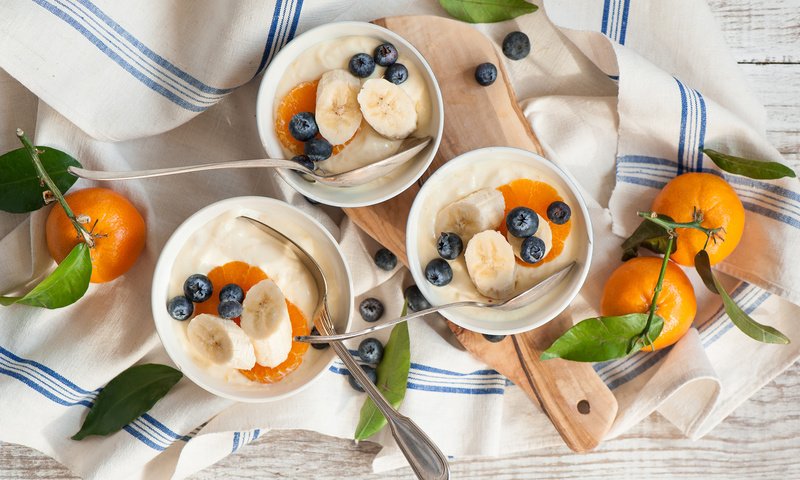 Обои фрукты, ягоды, черника, салфетка, мандарины, бананы, творог, fruit, berries, blueberries, napkin, tangerines, bananas, cheese разрешение 2000x1331 Загрузить