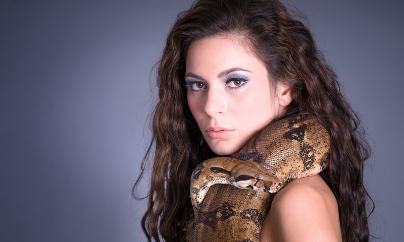 Обои портрет, змея, лицо, боа, cecilia antoinette w, portrait, snake, face, boa разрешение 2048x1208 Загрузить