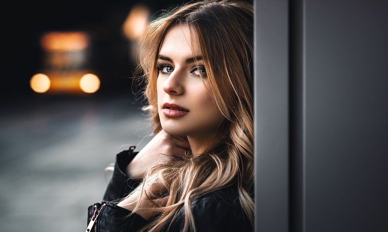 Обои девушка, блондинка, портрет, лицо, кожаная куртка, girl, blonde, portrait, face, leather jacket разрешение 2048x1367 Загрузить