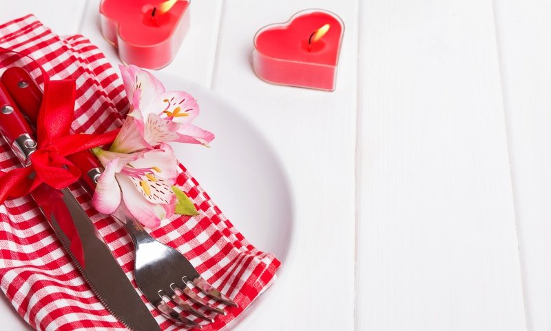 Обои цветы, валентинов день, свечи, вилка, нож, сердечки, романтик, краcный,  цветы, cвечи, flowers, valentine's day, candles, plug, knife, hearts, romantic, red разрешение 4879x3252 Загрузить